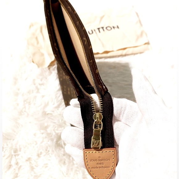 *Sold*Louis Vuitton authentic toiletry pouch - Picture 2 of 4